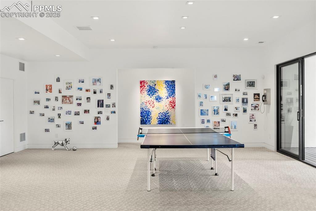 Image 25 of 50: Game Room