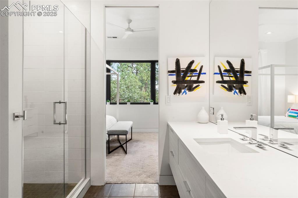 Image 29 of 50: Bathroom