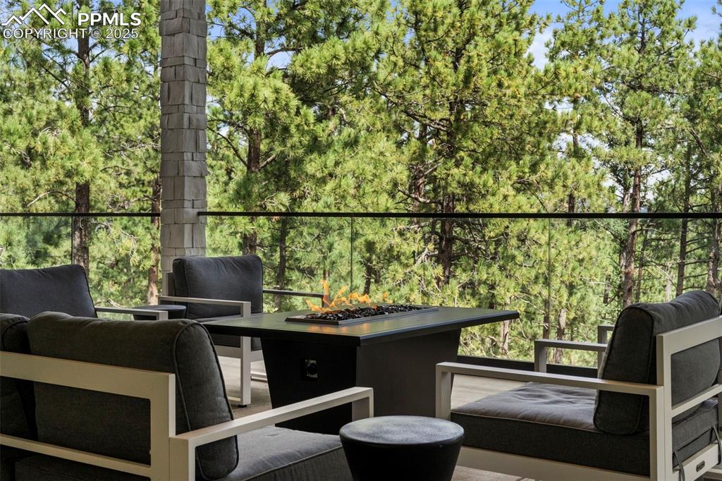 Image 32 of 50: Patio