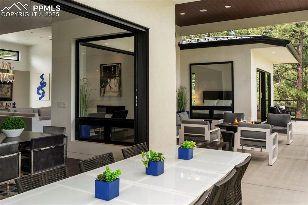 Image 34 of 50: Dining Area