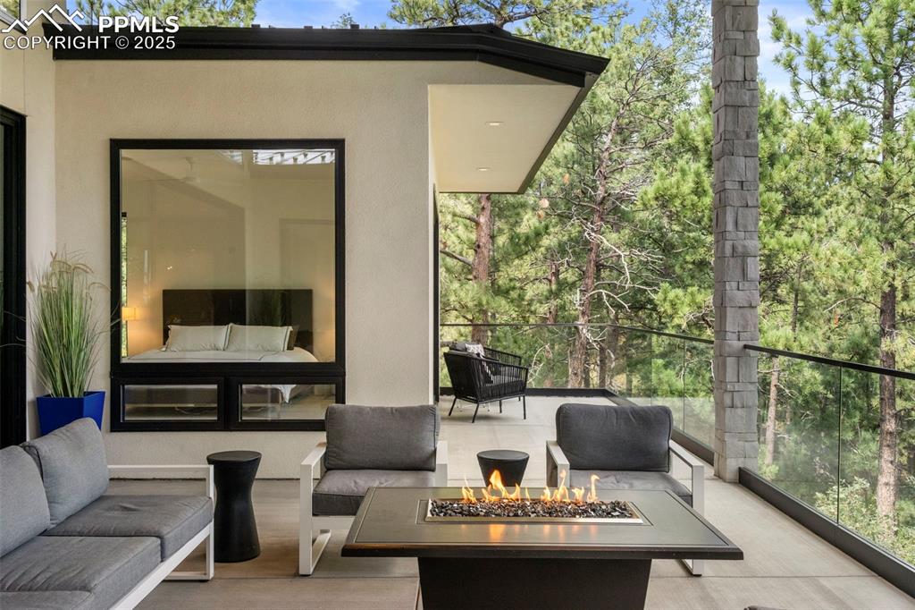 Image 35 of 50: Patio