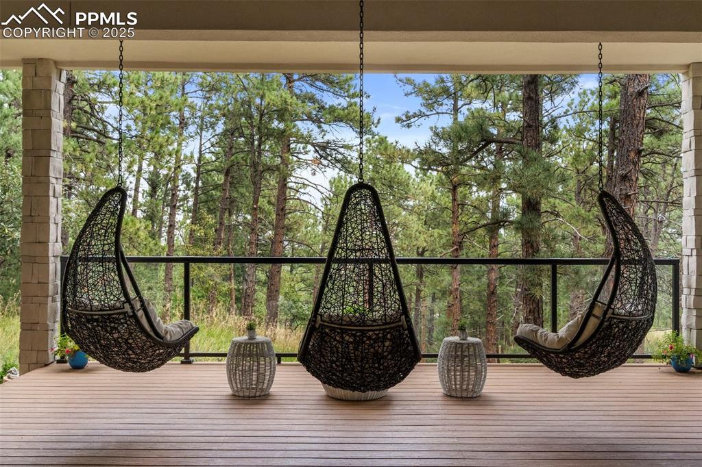 Image 36 of 50: Deck