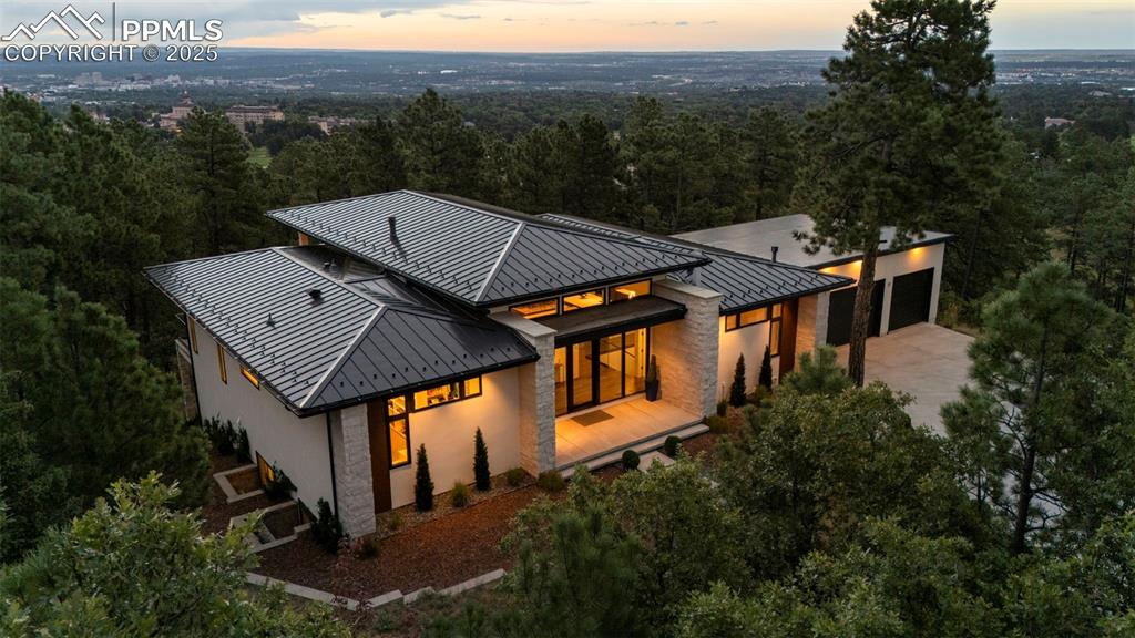 Image 50 of 50: Back of Structure