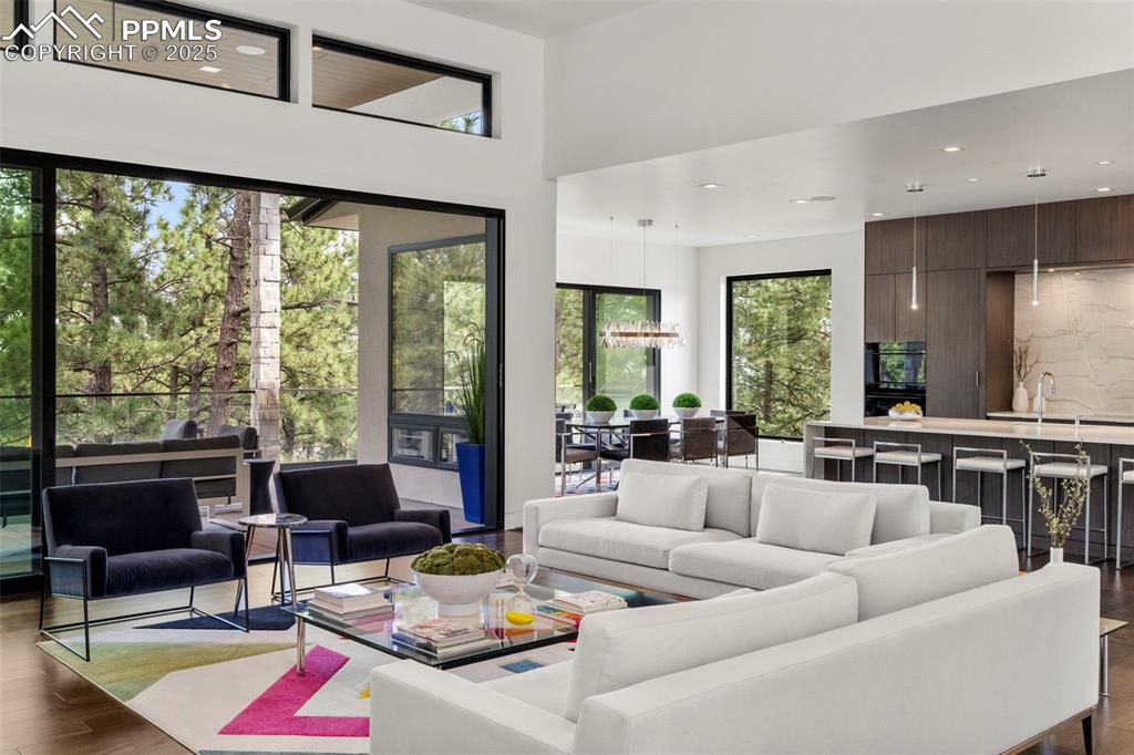 Image 6 of 50: Living Room