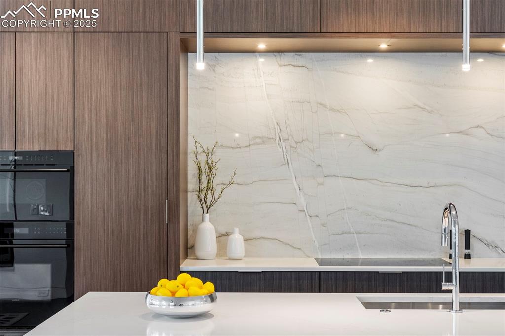 Image 9 of 50: Kitchen