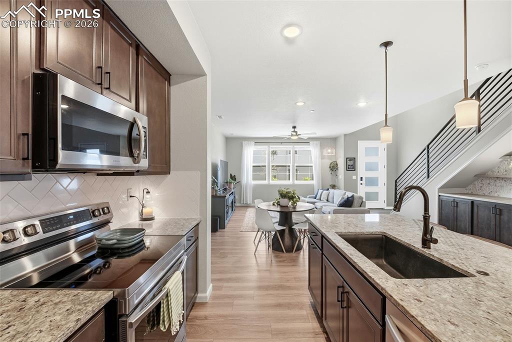 Image 14 of 42: Kitchen