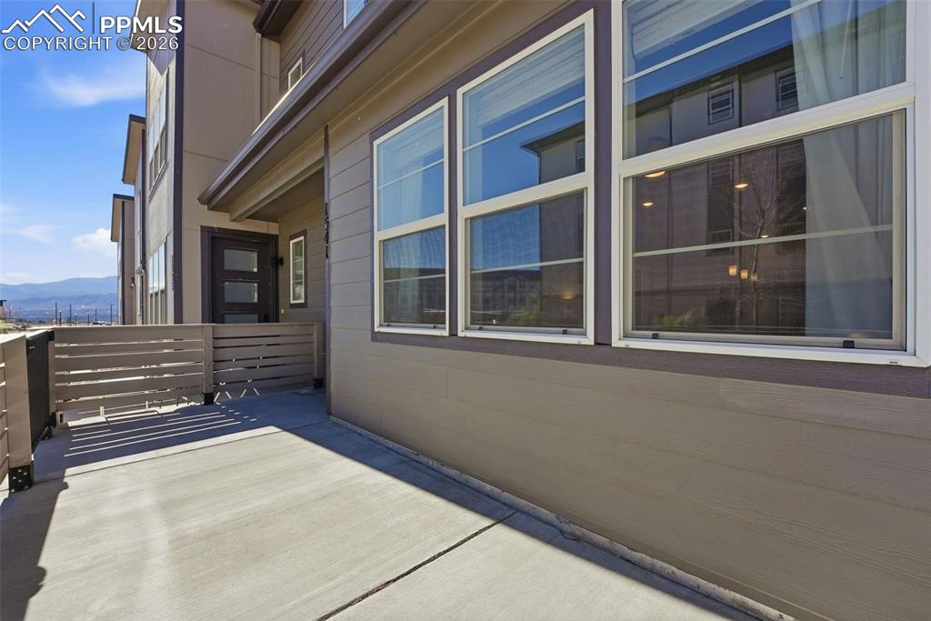 Image 31 of 42: Deck