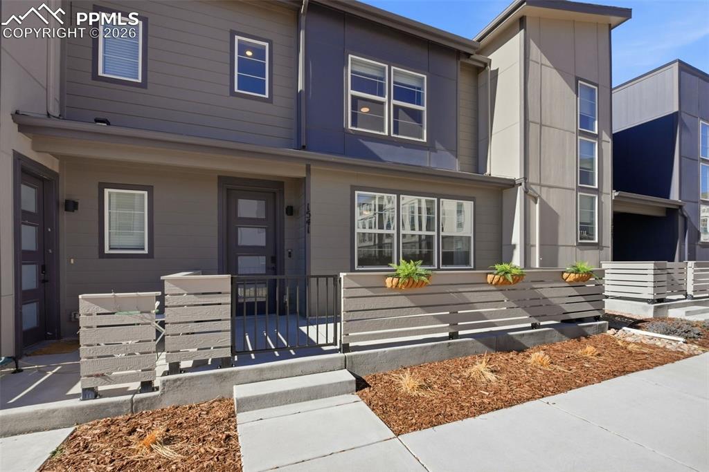 Image 33 of 42: Front of house