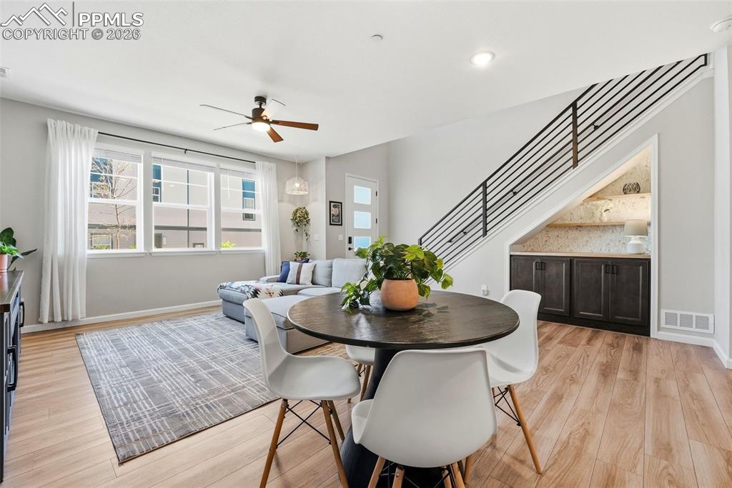 Image 7 of 42: Dining Area