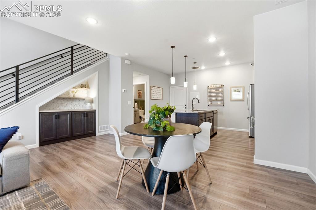 Image 8 of 42: Dining Area