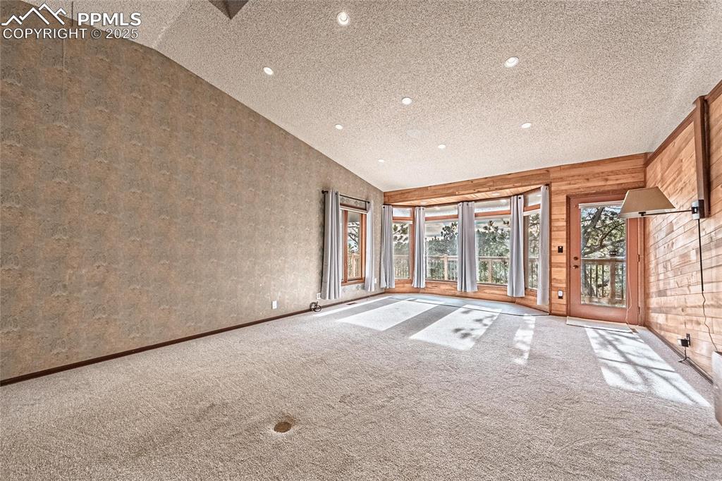 Image 23 of 49: Living Room