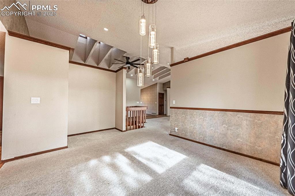 Image 29 of 49: Dining Room