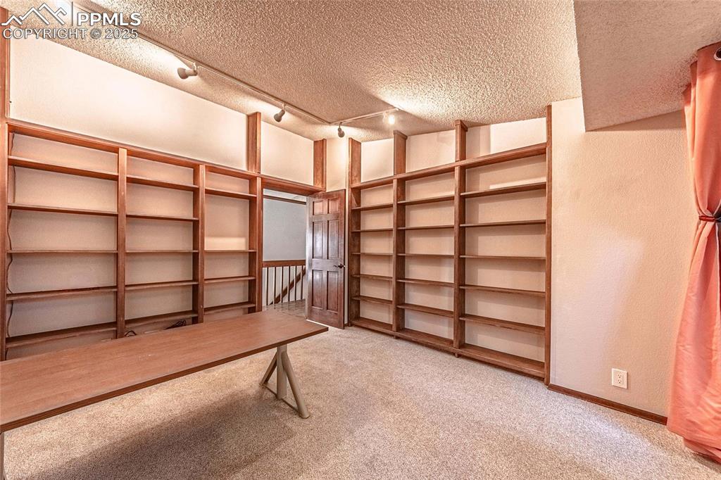 Image 30 of 49: Office