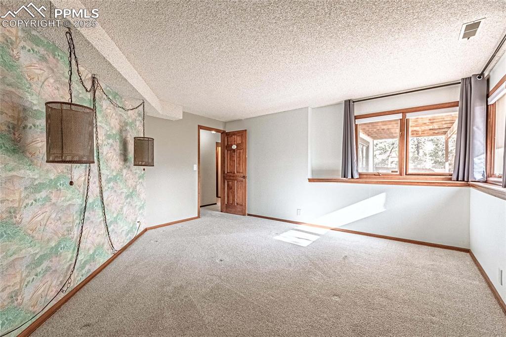 Image 39 of 49: Bedroom