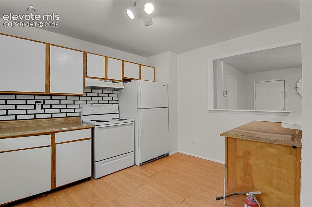 Image 12 of 46: Kitchen