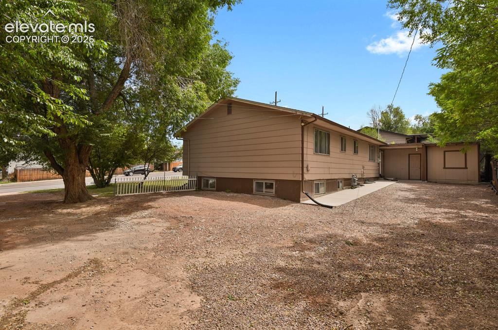 Image 3 of 46: Big lot! R-4 Zoning, 7535 sqft lot