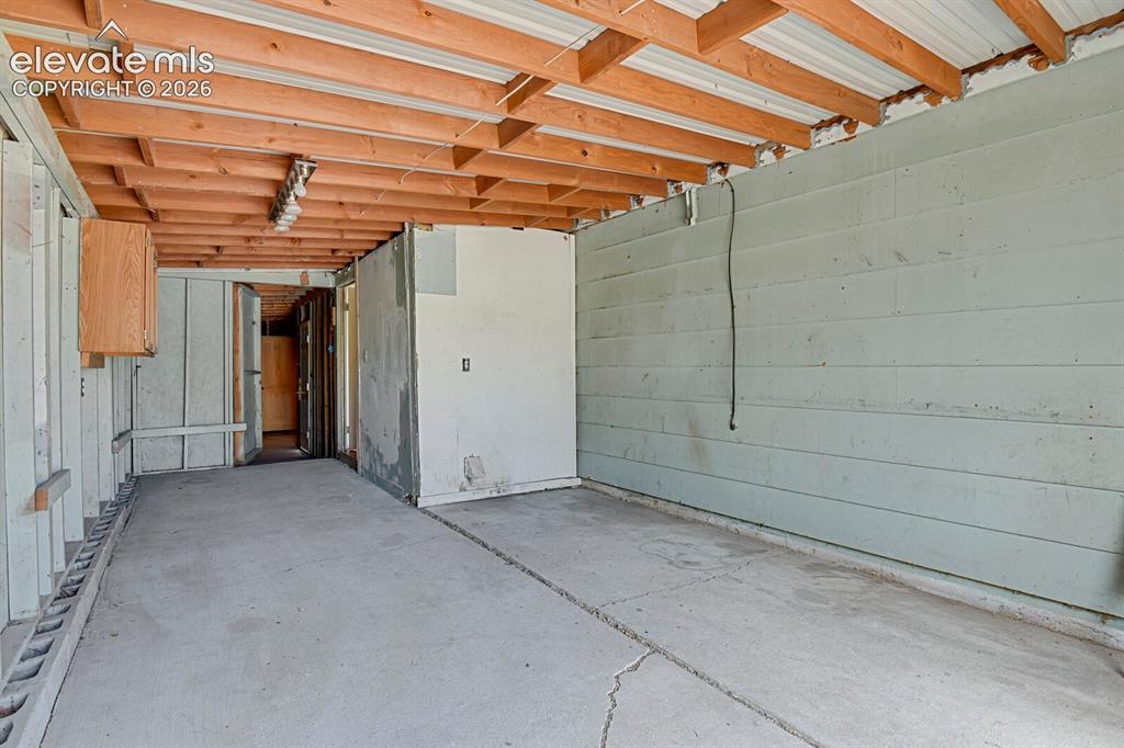 Image 33 of 46: Carport