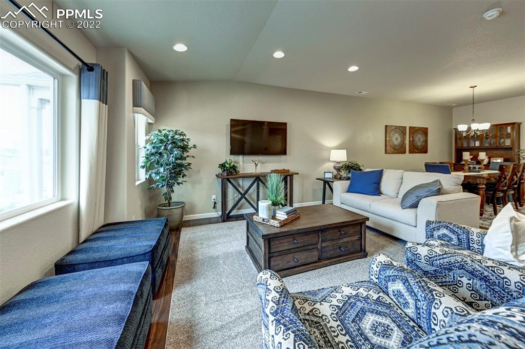 Listing 3787331, Image 2 of 13