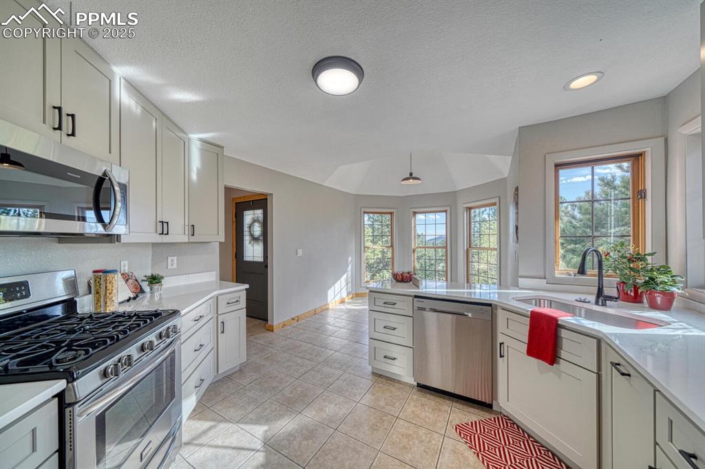 Image 10 of 48: Kitchen