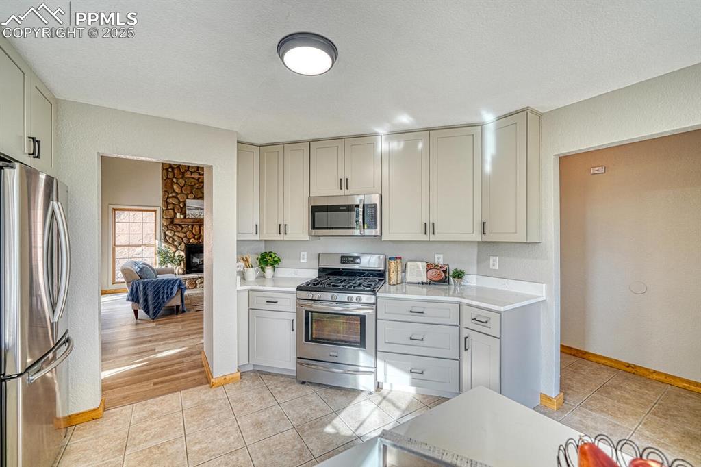 Image 8 of 48: Kitchen