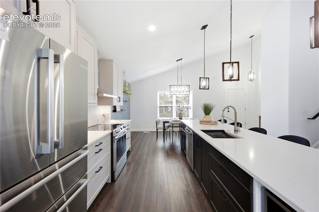 Image 8 of 50: Kitchen