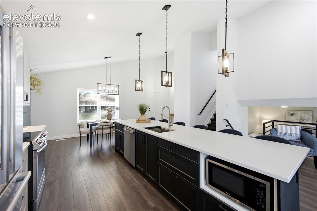 Image 9 of 50: Kitchen