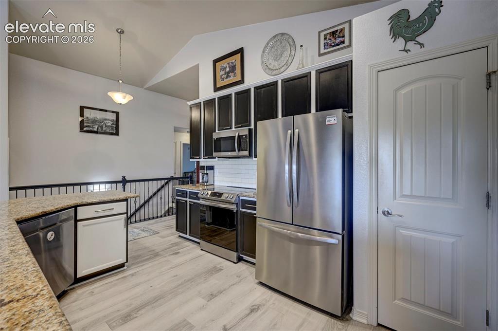 Image 9 of 50: Kitchen