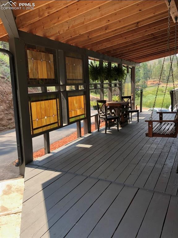 Image 11 of 14: Deck