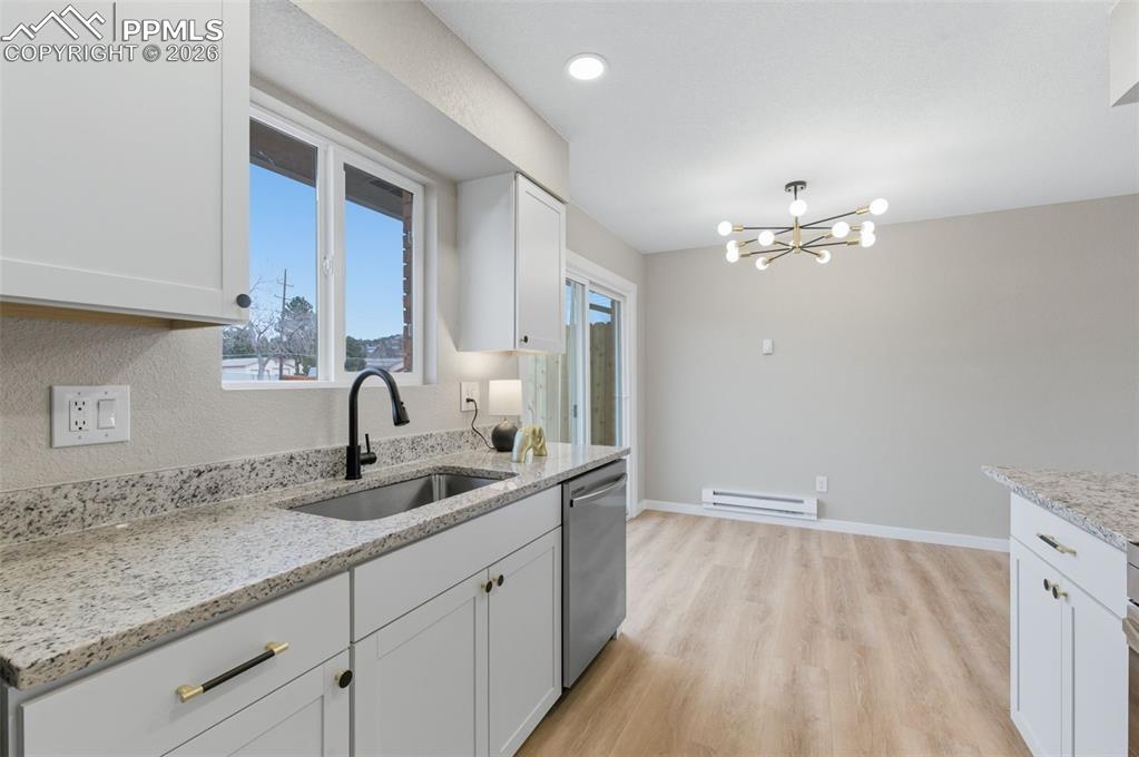 Image 10 of 23: Kitchen