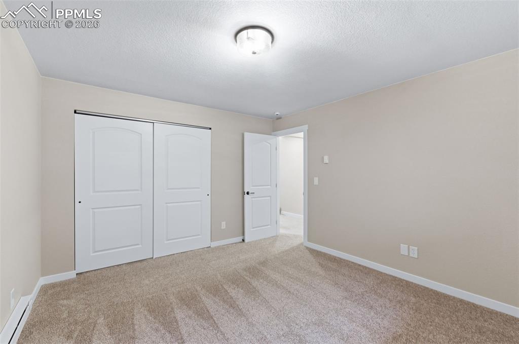 Image 18 of 23: Bedroom