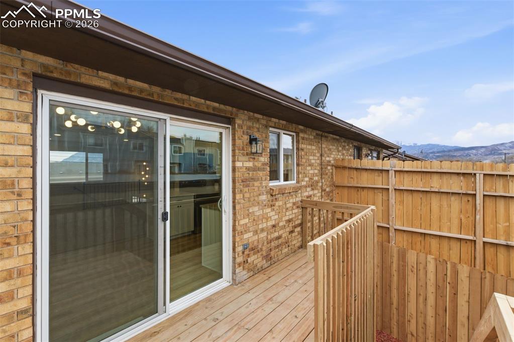 Image 20 of 23: Deck