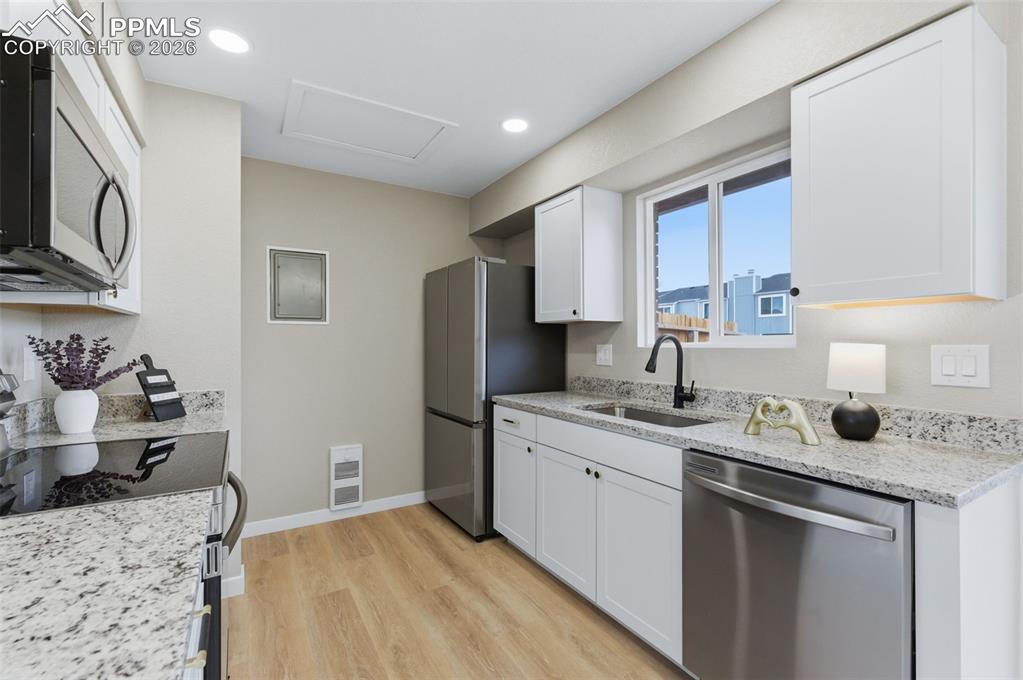 Image 9 of 23: Kitchen