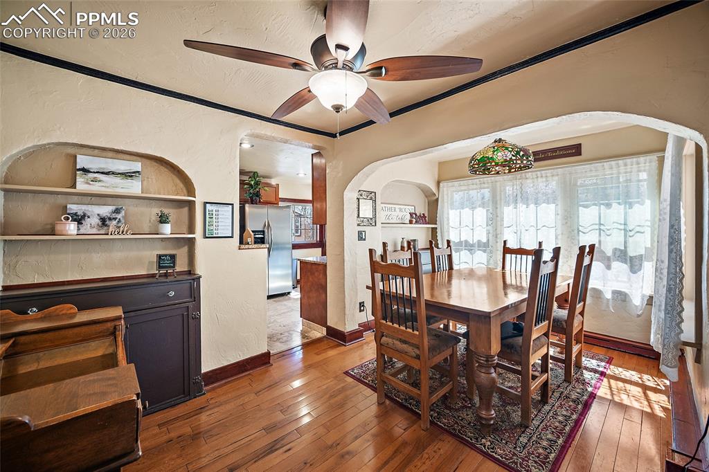 Image 11 of 48: Dining Area