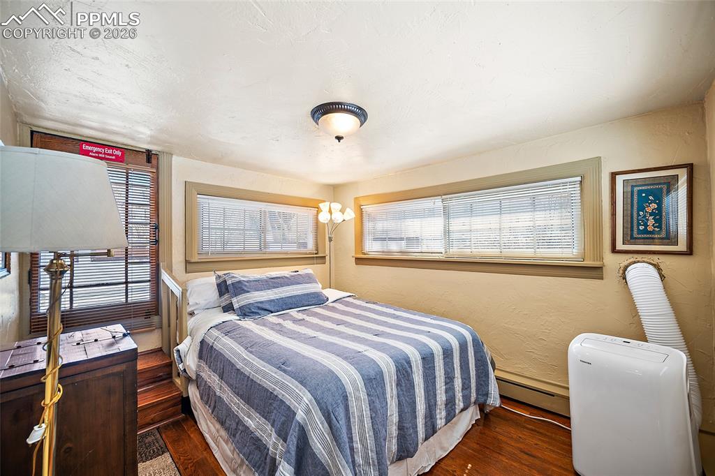 Image 19 of 48: Bedroom