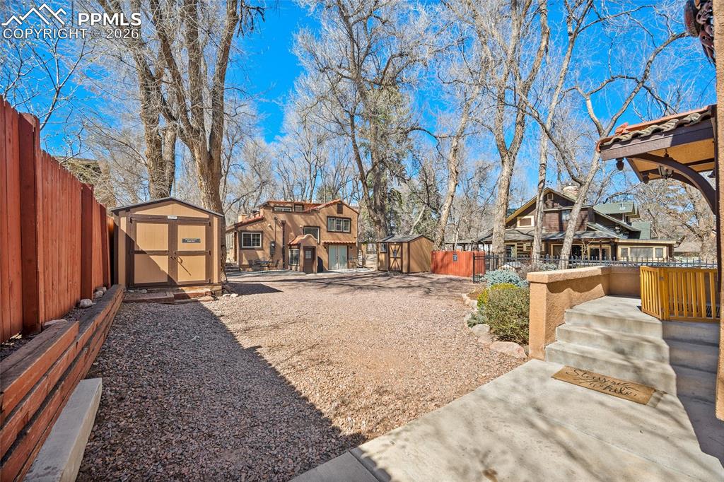 Image 26 of 48: Yard