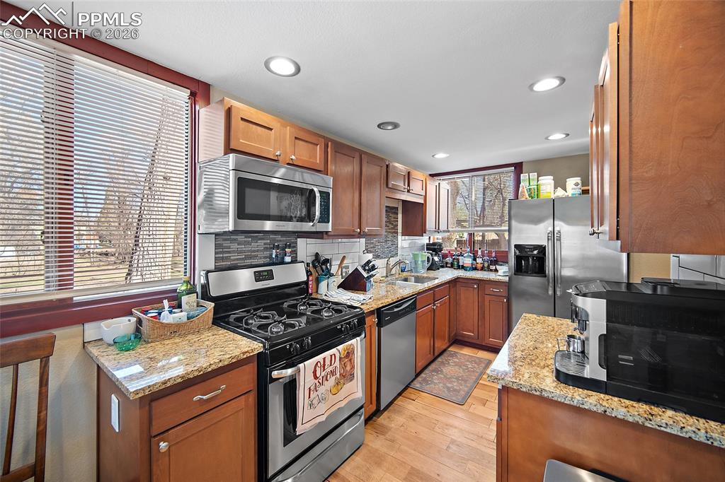 Image 31 of 48: Kitchen