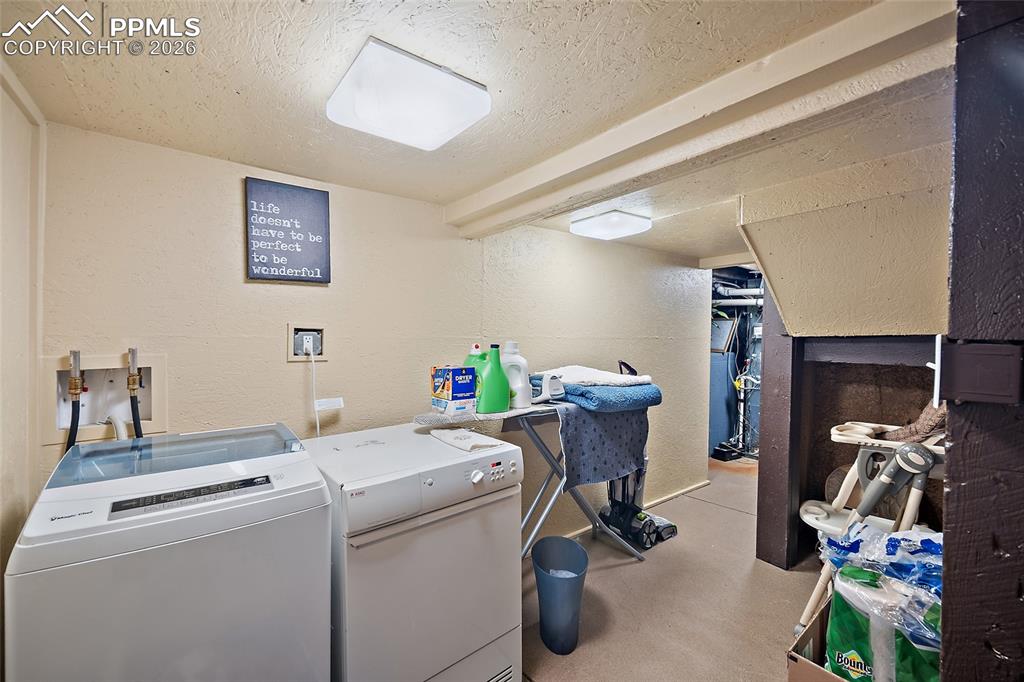 Image 39 of 48: Laundry