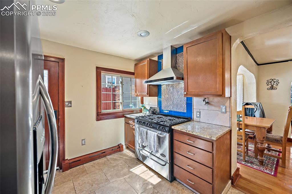 Image 7 of 48: Kitchen