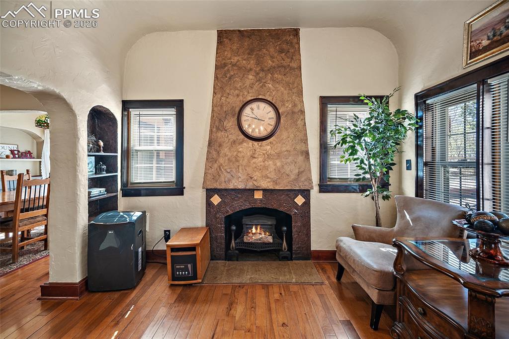 Image 9 of 48: Sitting Room