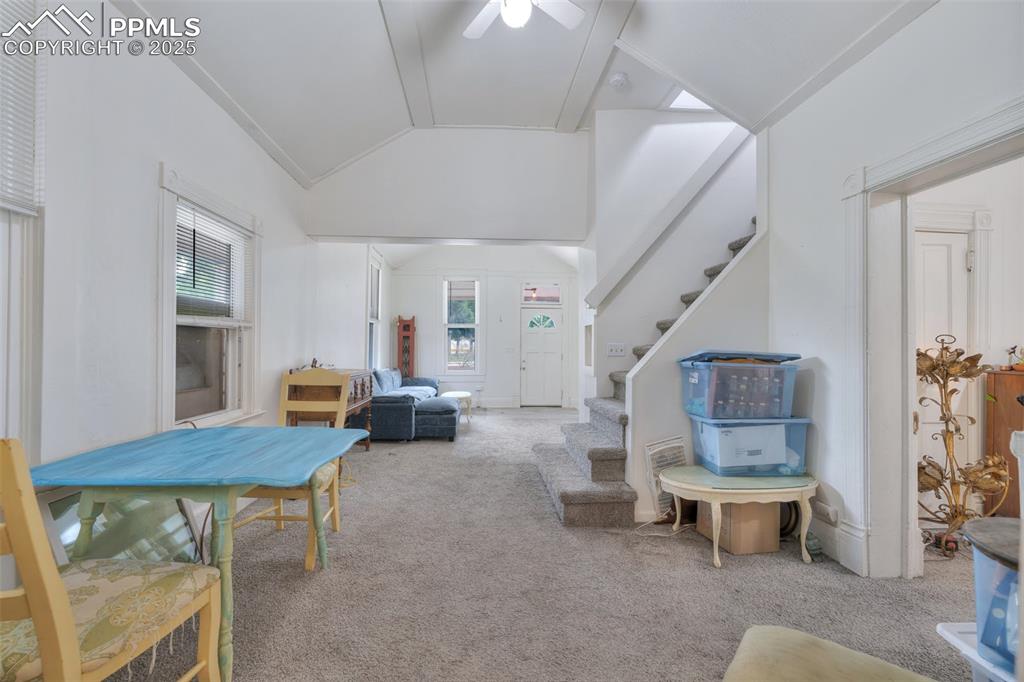 Image 18 of 38: Dining Area