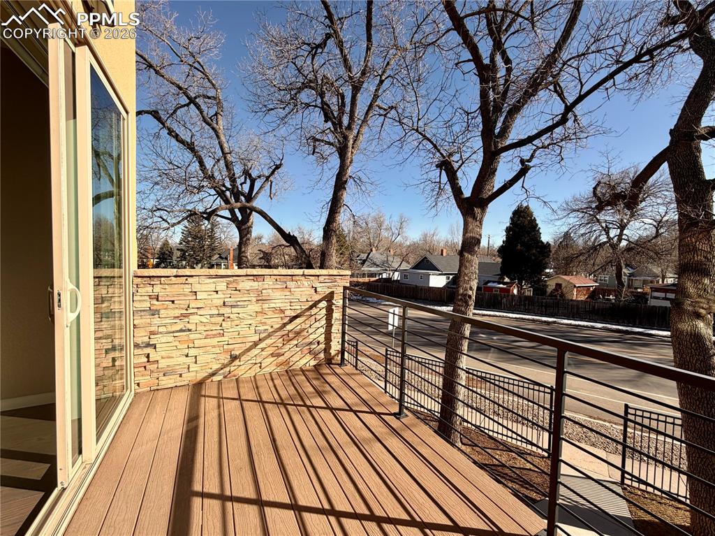 Image 22 of 42: Deck