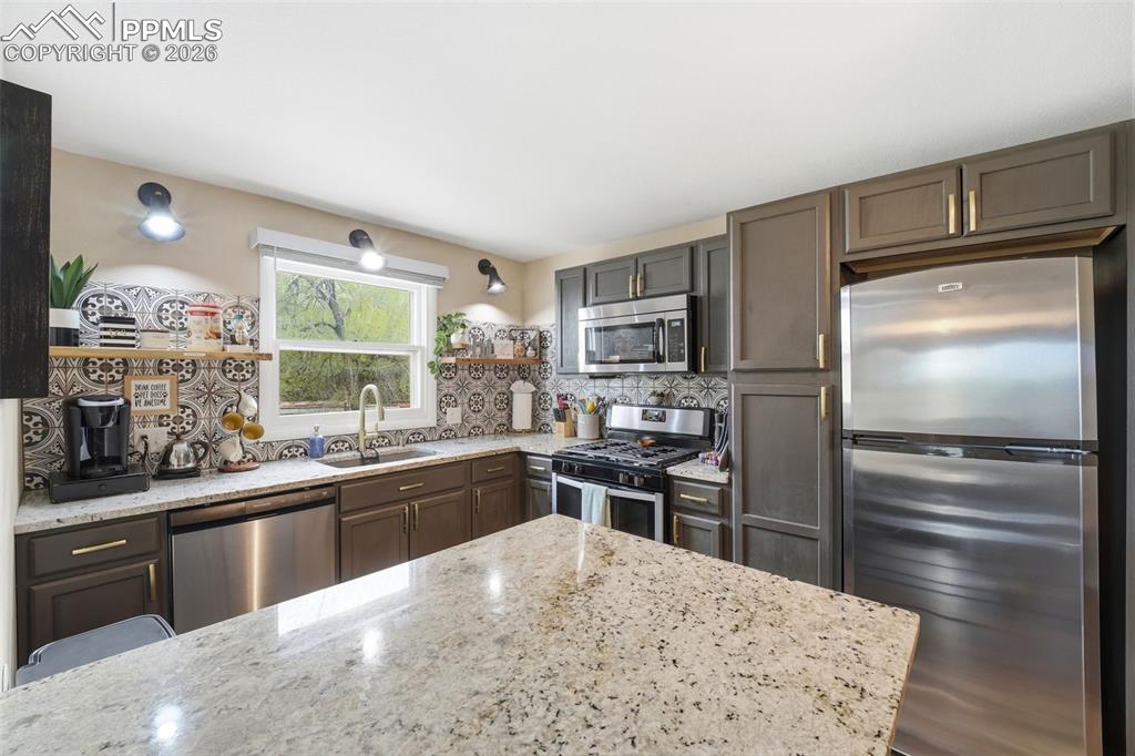 Image 11 of 50: Kitchen