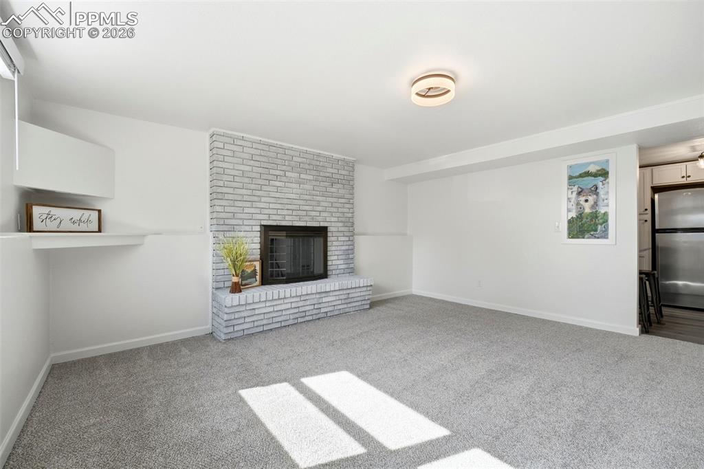 Image 19 of 50: Living Room