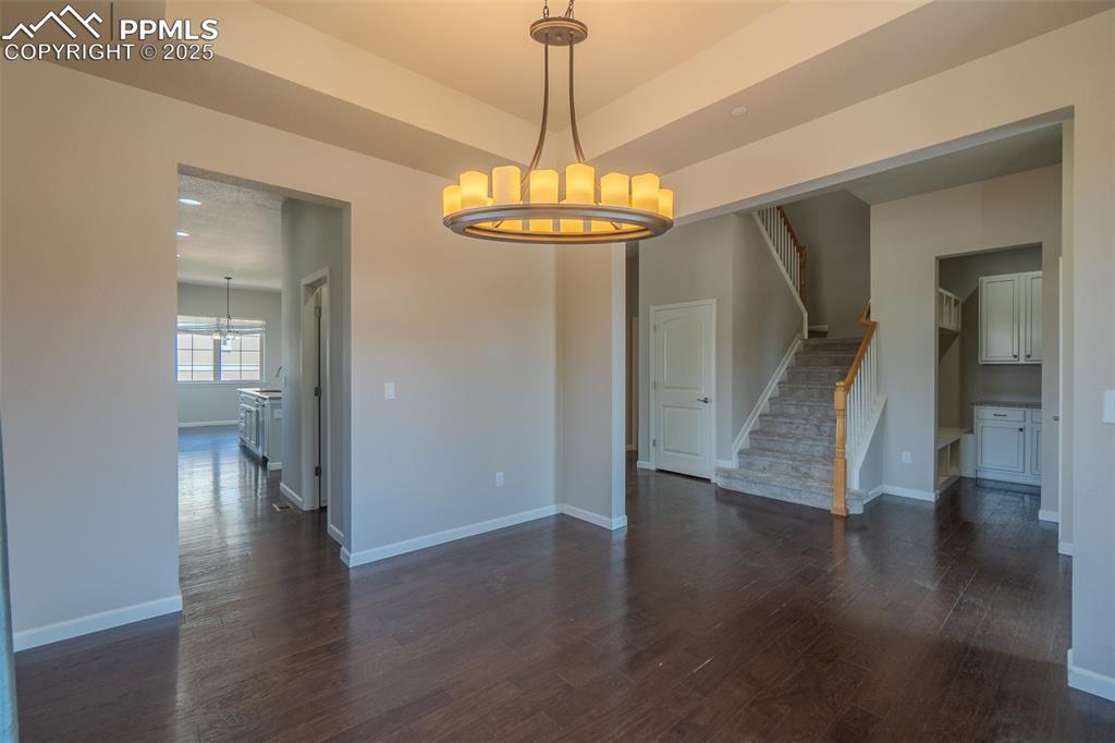 Image 18 of 49: Dining Area