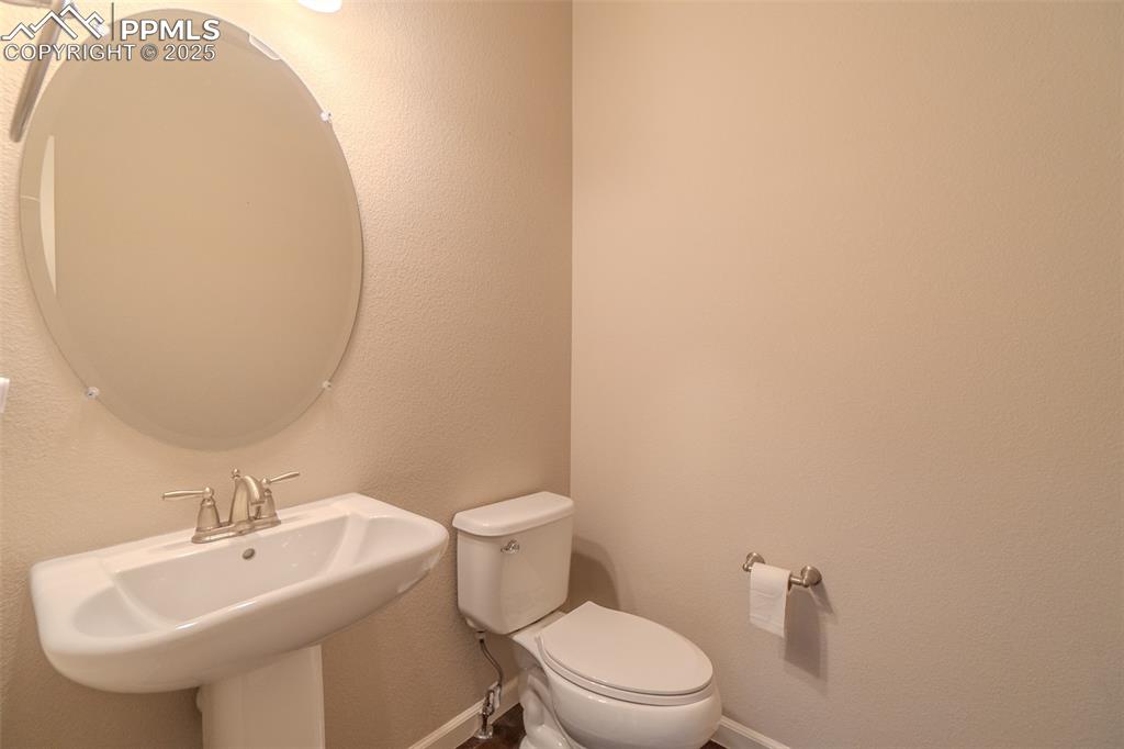 Image 27 of 49: Bathroom
