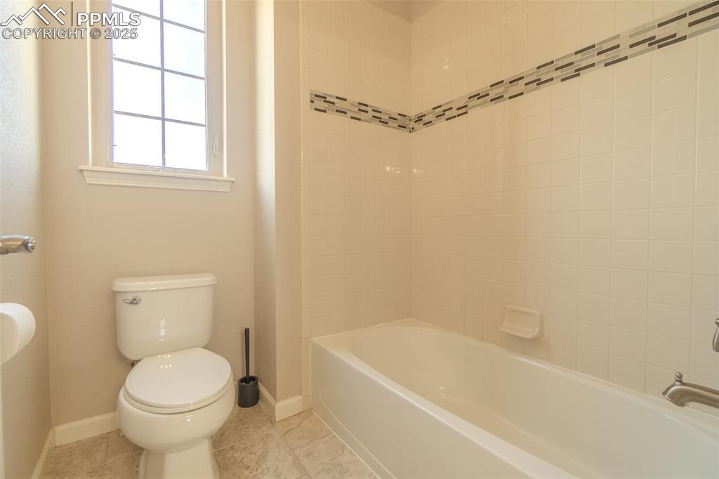 Image 40 of 49: Bathroom