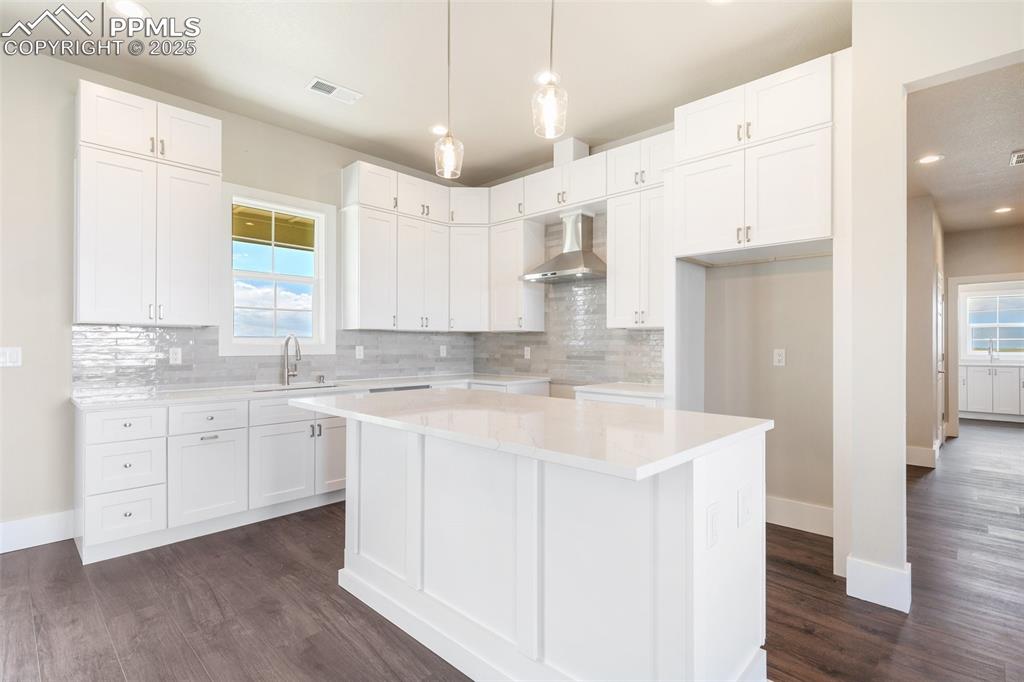 Image 11 of 39: Kitchen