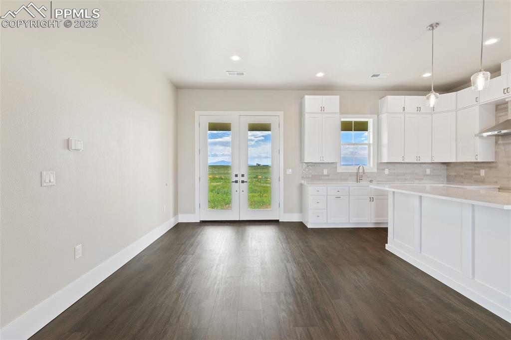 Image 6 of 39: Kitchen