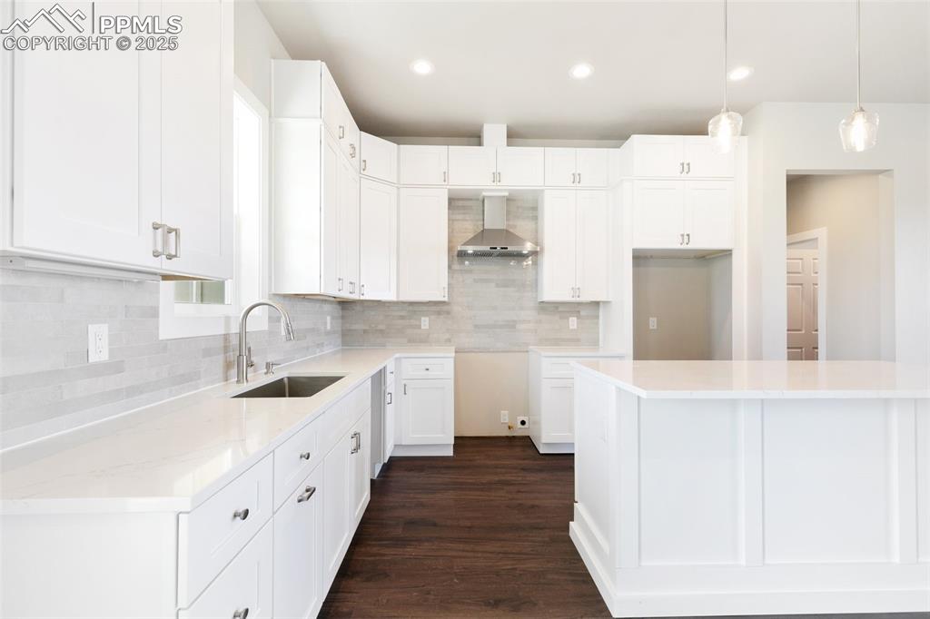 Image 8 of 39: Kitchen