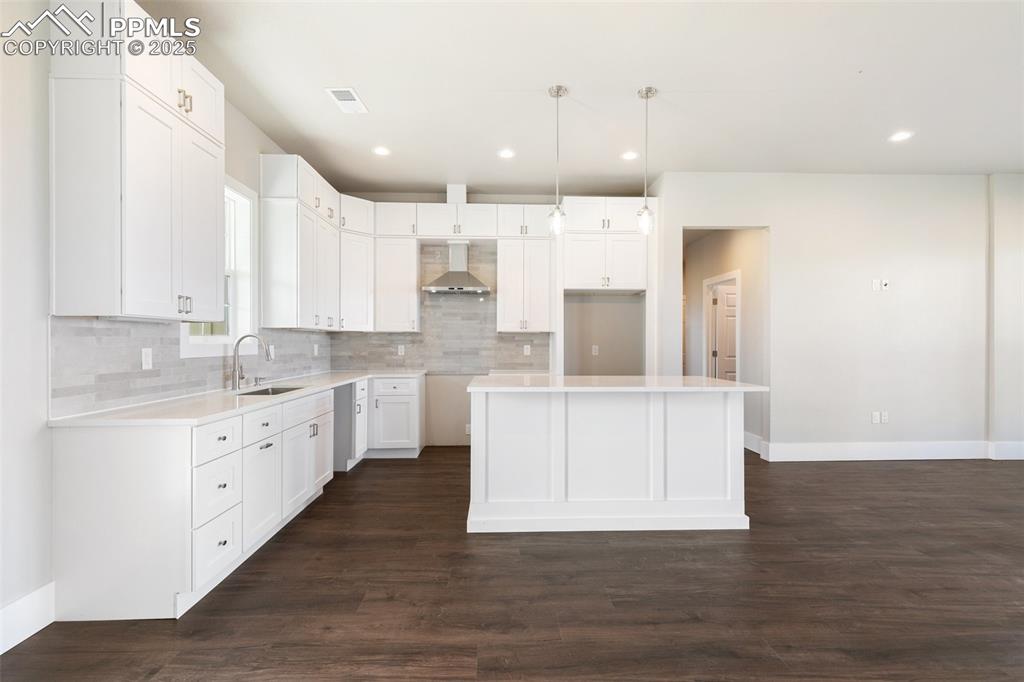 Image 9 of 39: Kitchen